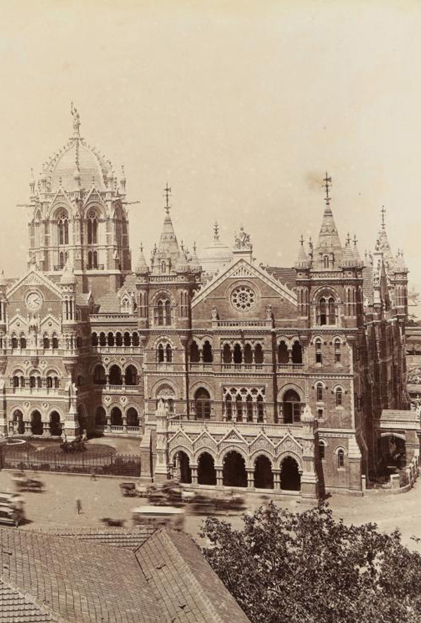 Quelle: Victoria Terminus, Bombay, Albumen print, c. 1890s, 9.25 x 7.25 inches.